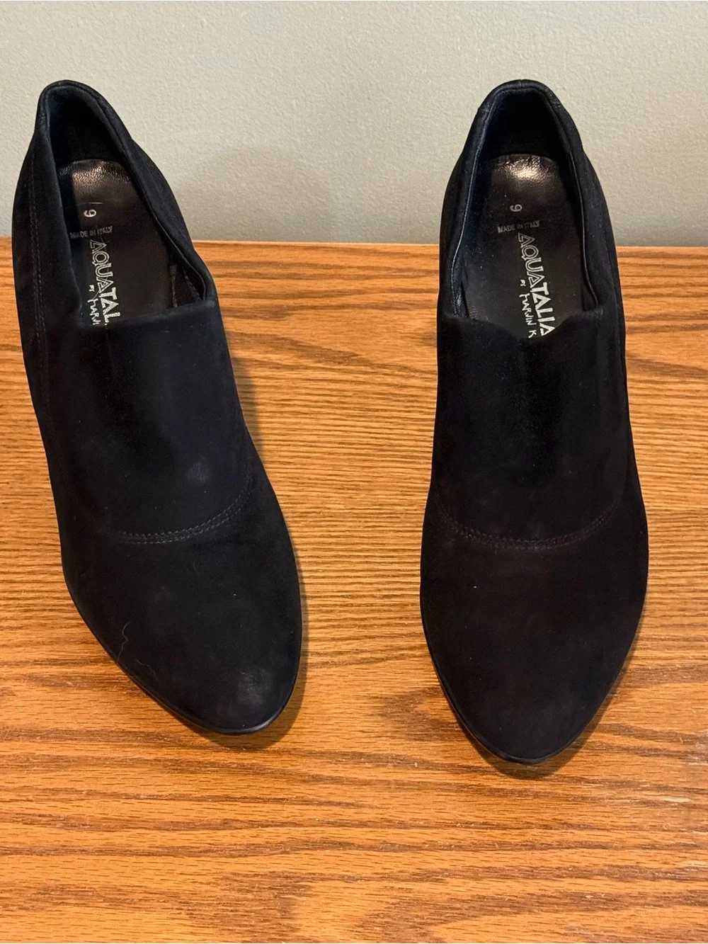 Aquatalia Vera Gomma Rosette Heel Black Suede Womens Size 9